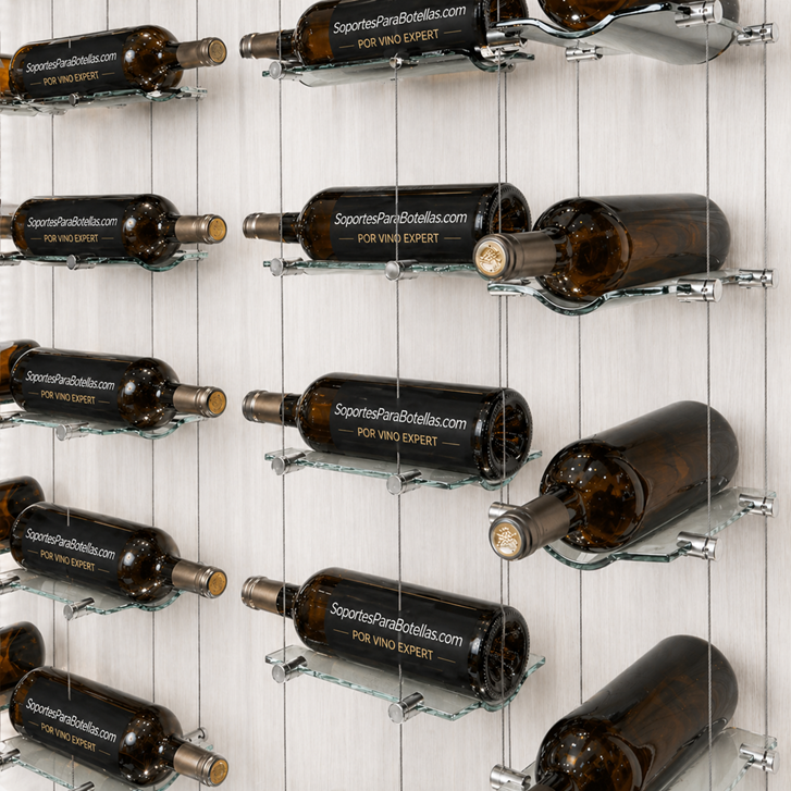 botellas de vino suspendidas