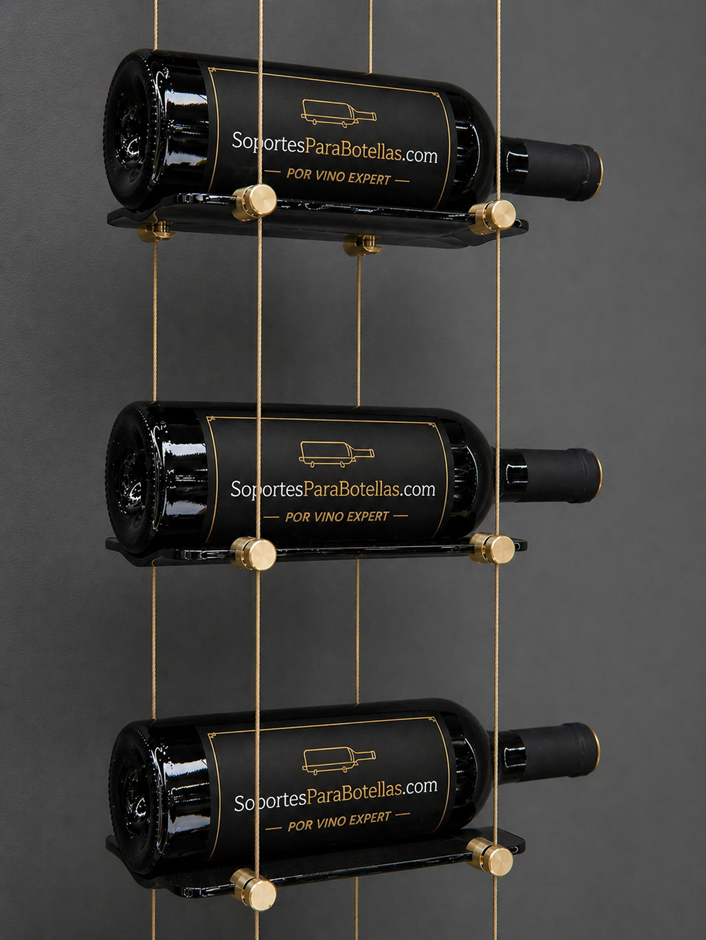 botellas de vino suspendidas